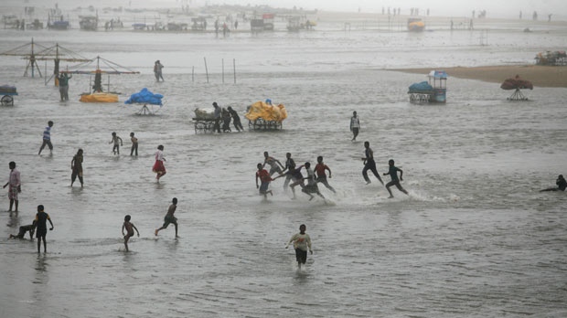 بھارت میں سمندری طوفان ،8 افراد ہلاک