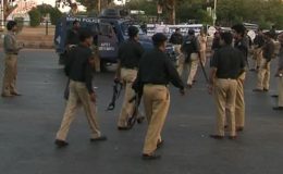 کراچی پولیس ٹارگٹ کلنگ کے خلاف احتجاج کرنے والوں پر ٹوٹ پڑی