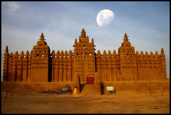 کچی اینٹوں سے تعمیر کردہ دنیا کی سب سے بڑی عمارت(مسجد جینے)