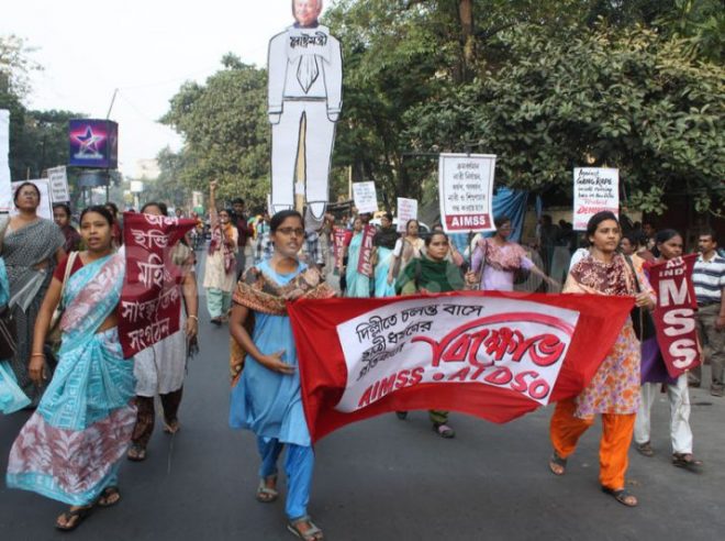 بھارت : طالبہ سے اجتماعی زیادتی کیخلاف احتجاج جاری