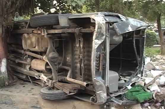 کراچی : پولیس موبائل وین الٹنے سے 3 افراد جاں بحق