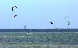 کینیڈا : پتنگوں کے ساتھ اڑنے والے منچلے