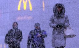 ماسکو : برف باری سے نطام زندگی درہم برہم