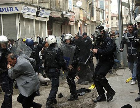 ترکی : کرد علیحدگی پسندوں اور پولیس میں تصادم، متعدد افراد زخمی