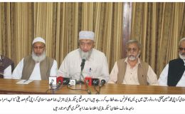 امیر جماعت اسلامی کراچی محمد حسین مختی دارہ نورحق میں پریس کانفرنس سے خطاب کر رھے