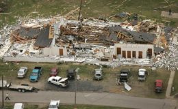امریکا : تیز ہواؤں نے تباہی مچا دی ، متعدد گھر صفحہ ہستی سے مٹ گئے