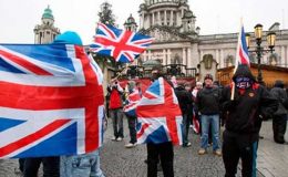شمالی آئرلینڈ : بیلفاسٹ سٹی ہال سے برطانوی جھنڈا ہٹانے پر احتجاج