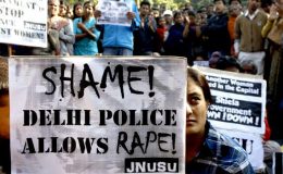 بھارت : طالبہ زیادتی کیس کے 5 ملزمان عدالت میں طلب