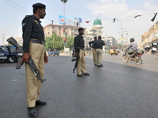کراچی :4 دہشتگرد گرفتار، اسلحہ اور دستی بم برآمد