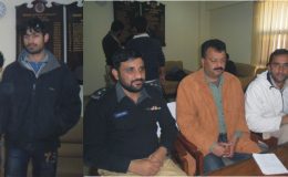 ایس ایس پی راجہ شفقت تنویر صحافیوں کو موٹر سائیکل چوروں کے گروہ کی گرفتاری کے بارے میں تفصیلات جبکہ دوسری جانب ملزمان حراست میں ہیں