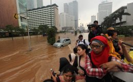 انڈونیشیا میں بارش، سیلاب سے 11افراد ہلاک ہوگئے