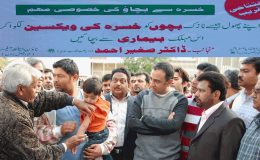 ایم کیو ایم رابطہ کمیٹی کے رکن رضا ہارون نے شاہ فیصل ٹائون کے دورے پر انسداد خسرہ مہم کا افتتاح کر دیا