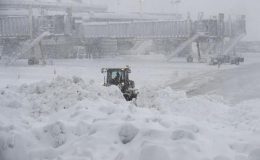 امریکا : برفباری سے نظام زندگی مفلوج ، ہزاروں پروازیں منسوخ