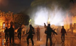 قاہرہ : صدارتی محل کے قریب احتجاج، مظاہرین اور پولیس میں جھڑپیں