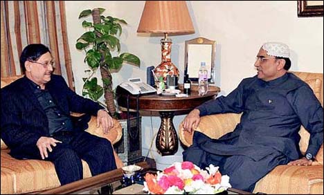 صدر زرداری سے فاروق نائیک کی ملاقات، سوئس حکام کے فیصلے پر گفتگو