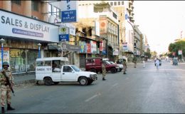 کراچی: علما کے قتل پر ہڑتال، ہنگامہ آرائی، گاڑیاں نذر آتش، 1 جاں بحق
