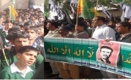 مقبول بٹ شھید کی 29 ویں برسی کے موقع پر کشمیر فریڈم موومنٹ کے زیر اھتمام نکالے گئے جلوس کا منظر
