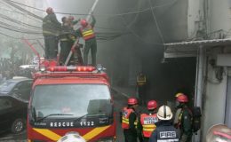 لاہور : ایوان اقبال کی آٹھویں منزل پر لگنے والی آگ پر قابو پا لیا گیا