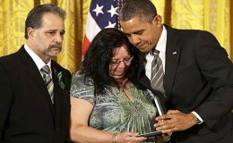 اوباما کا سکول فائرنگ میں ہلاک ہونیوالی ٹیچر کیلئے دوسرا بڑا شہری ایوارڈ