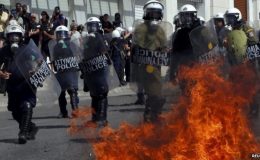 قبرص: سینکڑوں بینک مظاہرین کا پارلیمنٹ کے سامنے دھرنا