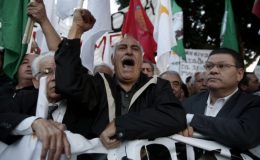 قبرص : سینکڑوں افراد کا اقتصادی بحران کے خلاف مظاہرہ