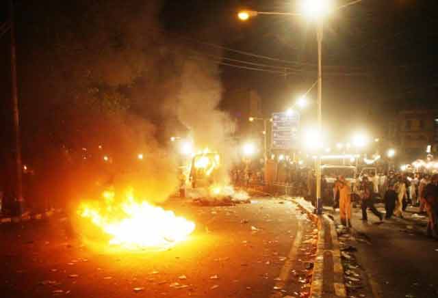 کراچی : عباس ٹاون میں دھماکا، 45 افراد جاں بحق، 140 سے زائد زخمی