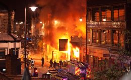 لندن : لائبریری اور میونسپل کی عمارت میں آگ لگ گئی