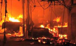 گوجرانوالہ : کسیرا بازار میں آتشزدگی،60 دکانیں اور 70 کیبنز جل گئے