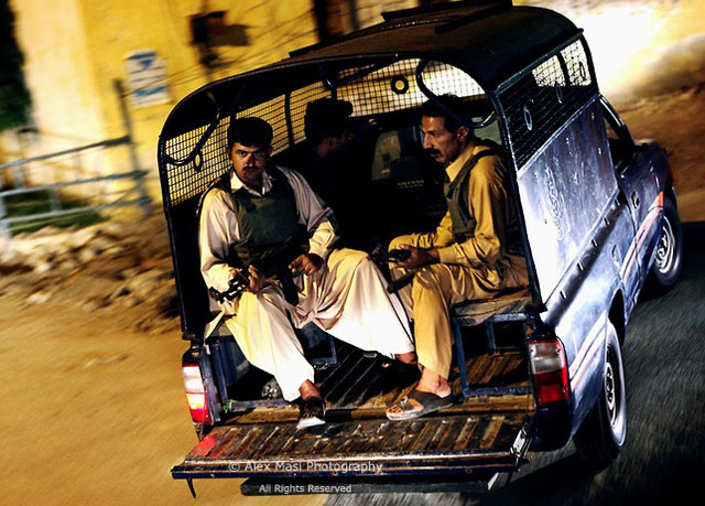 کراچی،رینجرز اور پولیس کی کارروائی،چالیس سے زائد افراد گرفتار