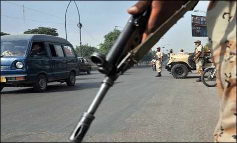 کراچی سے 2 دہشت گرد گرفتار، واٹر کولر بم برآمد