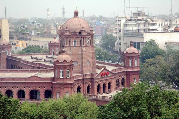 لاہورہائیکورٹ : چھ نئی ایڈیشنل ججز نے عہدوں کا حلف اٹھالیا