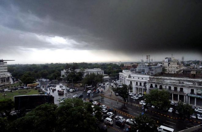 لاہور سمیت مختلف شہروں میں تیز ہوا کے ساتھ بارش