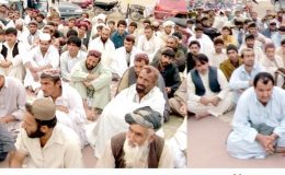 پشین آزاد اُمیدوار پی پی 10 حیات اللہ خان ترین حاجی عبدالباقی ترین اور ملک علاوالدین ترین کلی ڈب خانزئی میں جلسے سے خطاب کر رہے ہیں