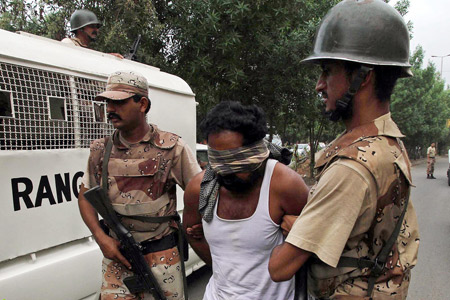 کراچی میں رینجرز آپریشن، جاری، 8 مشتبہ افراد گرفتار