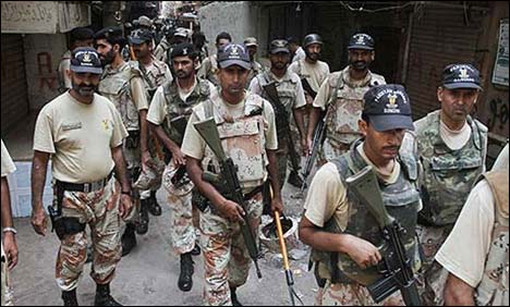 کراچی میں رینجرز آپریشن جاری، 9 ملزم گرفتار، اسلحہ برآمد