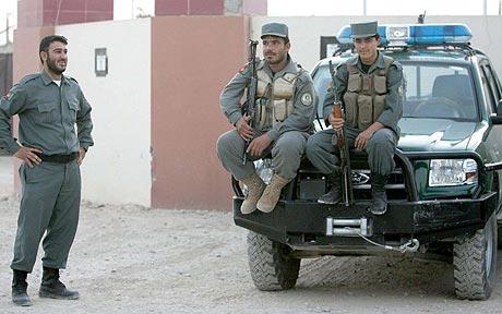 افغانستان میں بم دھماکے اور جھڑپ, 10 پولیس اہلکار ہلاک