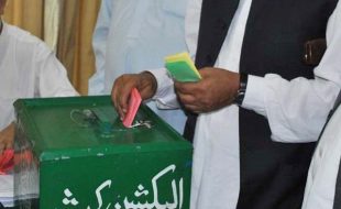 الیکشن سے بھاگنے والی جماعتیں اور کراچی کے بم دھماکے