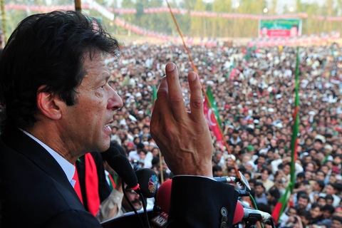 انتخابات جنگ ہے، نوجوان گھروں سے باہر نکلیں: عمران خان
