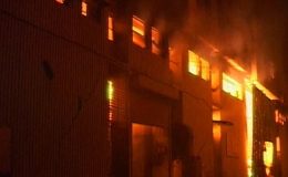 کراچی : ویسٹ ہارف میں لگی آگ پر کئی گھنٹوں بعد قابو پا لیا گیا