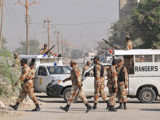 کراچی : بلاول چورنگی کے قریب آپریشن، 25 افراد زیرحراست،اسلحہ برآمد
