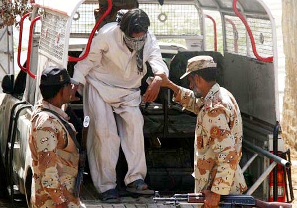 کراچی : ڈیفنس میں پولیس اور رینجرز کا آپریشن، 11 مشتبہ افراد زیرحراست