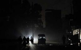 کراچی : مختلف علاقوں میں دس دس گھنٹے بجلی بندش سے شہری بے حال