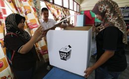 ملائیشیا : حکمراں اتحاد نے الیکشن میں 222 میں 112 نشستیں جیت لیں