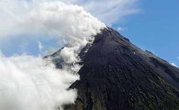 فلپائن : آتش فشاں پہاڑ سے راکھ کی بارش، 5 کوہ پیما ہلاک