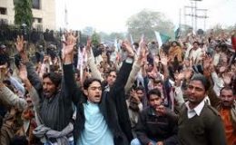 لاہور میں پانی کی بندش کیخلاف شہریوں کا احتجاج