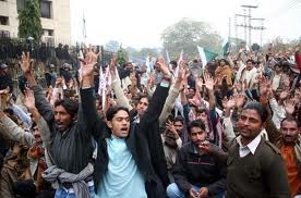 لاہور میں پانی کی بندش کیخلاف شہریوں کا احتجاج