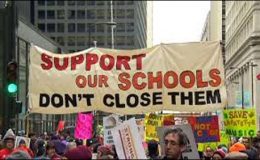 امریکا میں پبلک سکولوں کو بند کرنے کا منصوبہ ، اساتذہ اور طلبا کا احتجاج