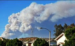 کیلیفورنیا کے جنگلات میں لگی آگ مزید بڑھ گئی، متعدد مکانات تباہ