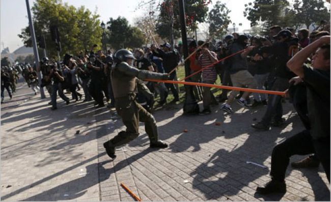 چلی: طلبا اور پولیس میں تصادم، سینکڑوں طلبا گرفتار