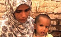حافظ آباد : سوتیلے باپ کا ڈیڑھ سالہ بچے پر تشدد، آگ لگا دی
